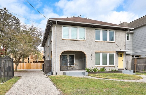 South Central Houston House | Museum District - Beautiful 2 Br/2Ba with King bed!