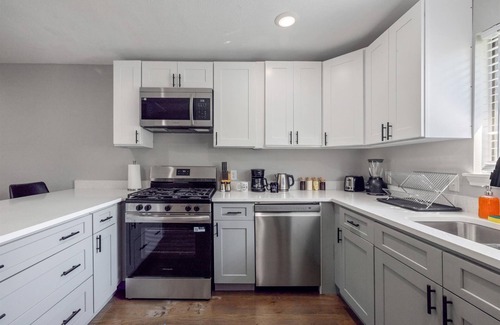 MacGregor Apartment | Museums Cozy Med Center Apt | BBQ Fire Pit Games