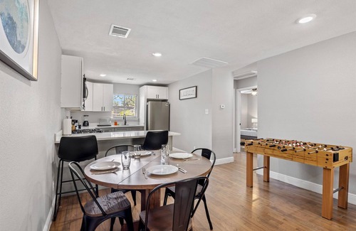 MacGregor Apartment | Museums Cozy Med Center Apt | BBQ Fire Pit Games