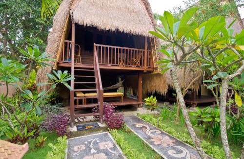 Mushroom Bay Hotel | Mushroom Beach Bungalows