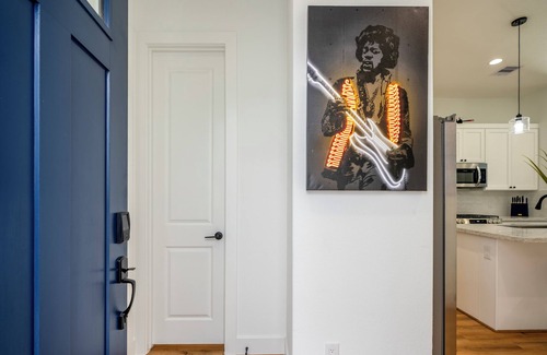 Northside House | Music Themed 2-Story/3-Bedroom - Near Downtown