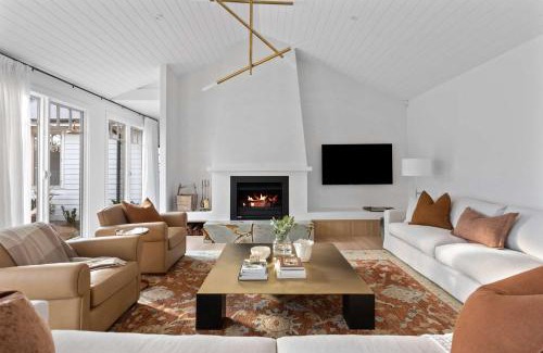 Mount Martha House | Muskoka Luxe Retreat with Pool Spa & Fire Pit