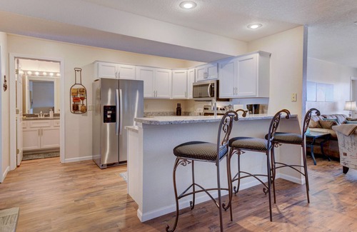 Osage Beach Condo | Must See Over-sized 3BR Condo @ The Ledges - 2 Pools, Sandy Beach, Boat Docks