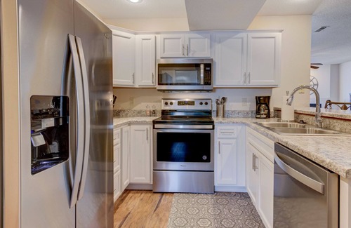 Osage Beach Condo | Must See Over-sized 3BR Condo @ The Ledges - 2 Pools, Sandy Beach, Boat Docks