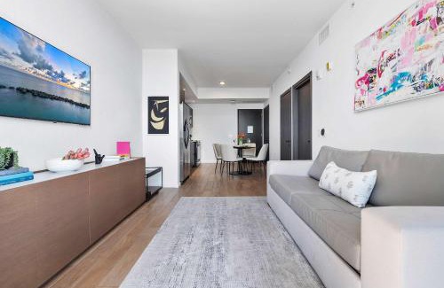 Downtown Miami Apartment | MVR - 5-Star Resort Pool & Private Balcony