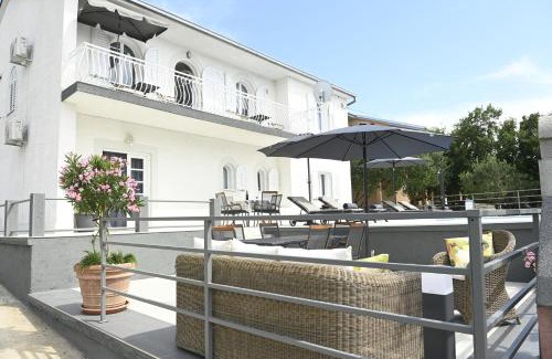 Klenovica Apartment | My Day House App1