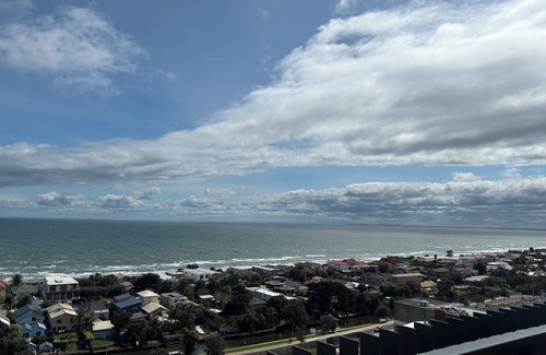 Frankston Apartment | My happy place-Charming 1-bedroom apartment in lovely Frankston with AC