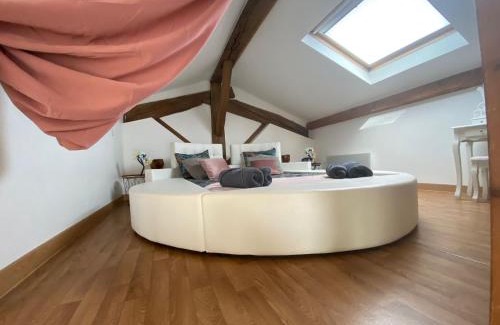 Socourt Apartment | My Love Room avec balnéo privative & déco romantique by BoookingFuté