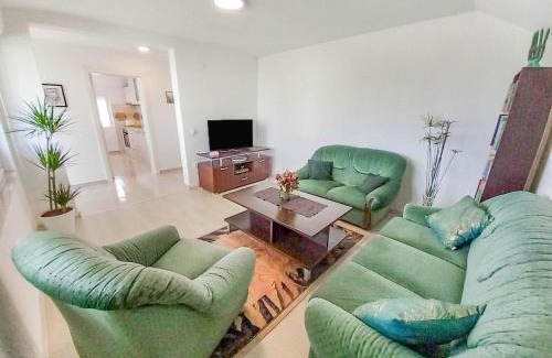 Petrovec Apartment | My Parents Guest House