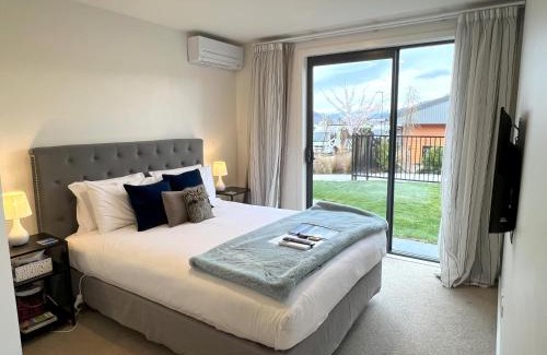 Lake Hayes Cabin | MyHolidays, Shotover, Delux Ensuite rooms