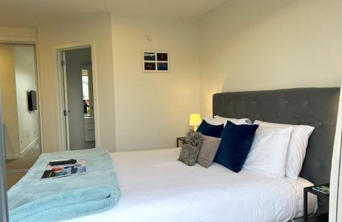 Lake Hayes Cabin | MyHolidays, Shotover, Delux Ensuite rooms