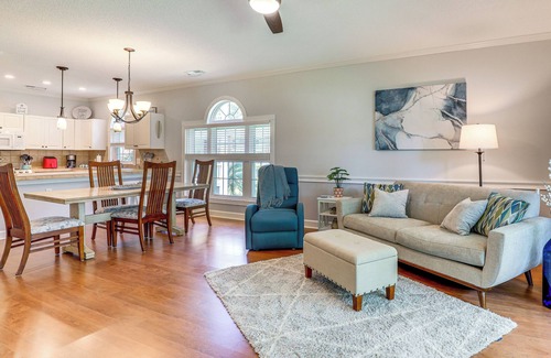 Myrtle Beach Condo | Myrtle Beach Condo w/Pool: 7 Mi to Downtown!