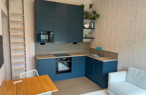 Vastra Frolunda Apartment | Mysigt attefallshus med närhet till stad och hav