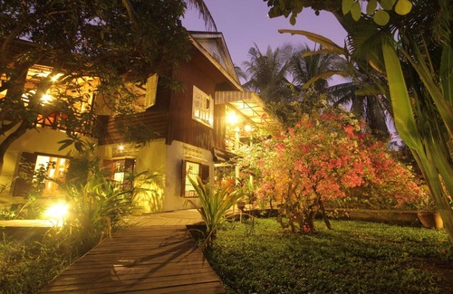 Siem Reap Apartment | Mysteres d'Angkor your lodge with swimming pool in the heart of a large tropical garden ..