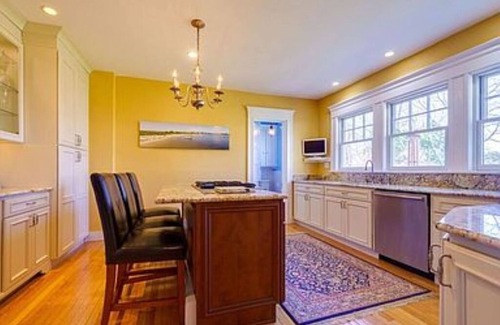 Mystic - New London House | Mystic in the Summer & Fall - Renting Weekly & Monthly