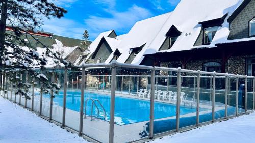 Canmore Apartment | Mystic Pool & Hot tub Hosted by Little Sister Getaways
