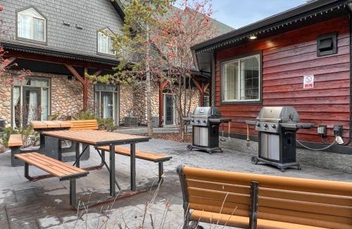 Canmore Apartment | Mystic Pool & Hot tub Hosted by Little Sister Getaways