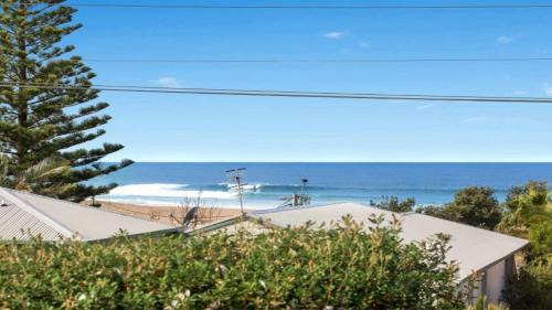Wamberal House | Mystic Waves Wifi , Pet Friendly Accom Holidays