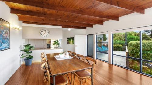 Wamberal House | Mystic Waves Wifi , Pet Friendly Accom Holidays
