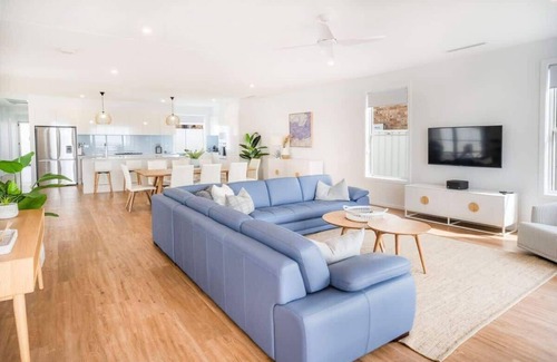 Vincentia House | Myuna - beachfront pet-friendly