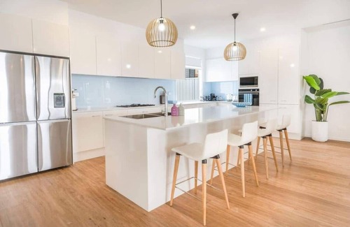 Vincentia House | Myuna - beachfront pet-friendly