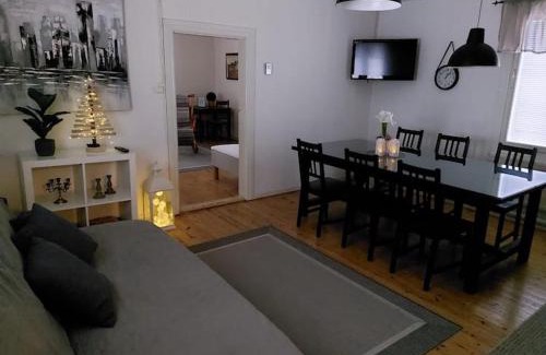 Tyrnava Apartment | Nätti Viihtyisä talo 1920 luvulta