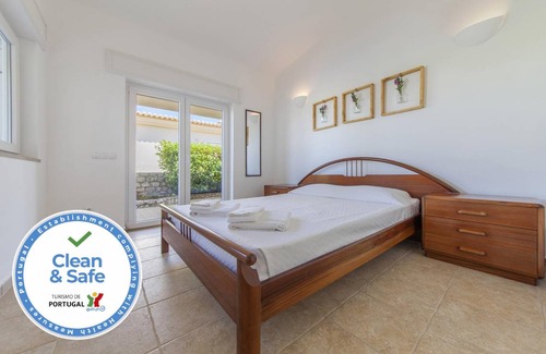 Ameijeira Apartment | N - Bedroom 3 in the Astonishing Bayview Guesthouse
