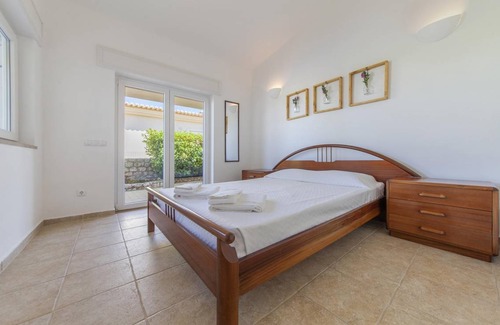 Ameijeira Apartment | N - Bedroom 3 in the Astonishing Bayview Guesthouse