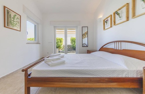 Ameijeira Apartment | N - Bedroom 3 in the Astonishing Bayview Guesthouse
