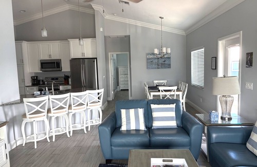 Mid Island House | n"Lazy Day" - Beach Paradise w/Pool, 2 min walk to beach! Pet friendly!