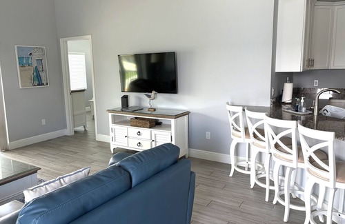 Mid Island House | n"Lazy Day" - Beach Paradise w/Pool, 2 min walk to beach! Pet friendly!