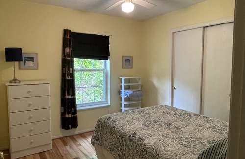 Frankfort Cottage | N Michigan Getaway/walk to lake