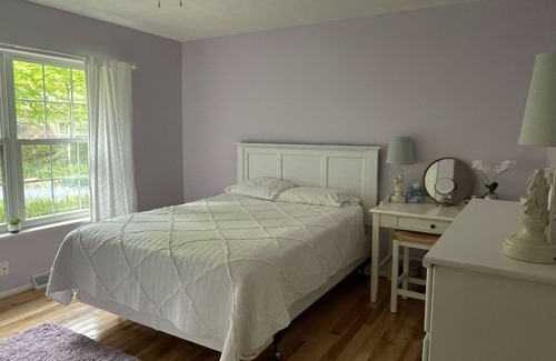 Frankfort Cottage | N Michigan Getaway/walk to lake