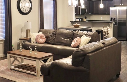 North Overton House | N. Overton – Spacious 3br, 3ba with optional studio. 10-min walk to campus.
