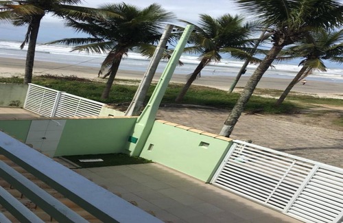 Mongagua House | N16 Beautiful beach house with pool in Itanhaém, right on the sand
