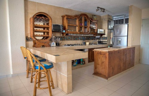 Las Playas Apartment | n3BR/2BA Condo With Pool & AC – Steps to the Beach