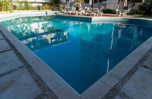 Las Playas Apartment | n3BR/2BA Condo With Pool & AC – Steps to the Beach