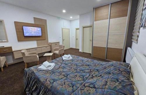 Bijelo Polje Bed & Breakfast | Naš Dom - MOTEL