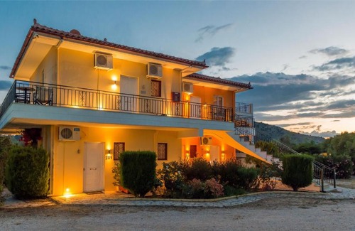 Nea Tirintha Apartment | Nafplion Bros Garden Home in Olive Grove Resort