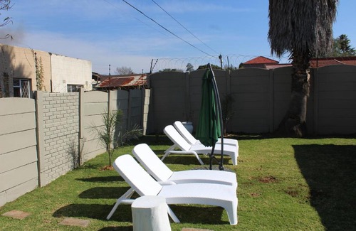 Greater Johannesburg Metropolitan Area Apartment | Naledi BnB and Spa