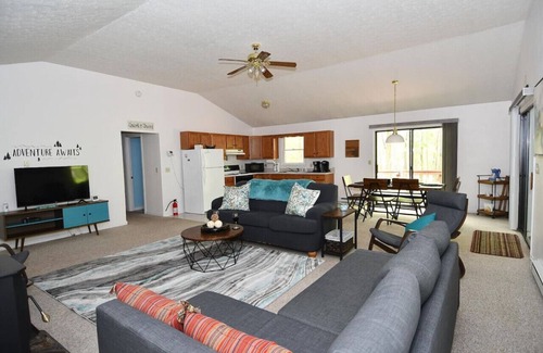 Great Cacapon Cabin | Namba Cabin - River Access | Pet Friendly | Grill | Wifi |Screen Porch