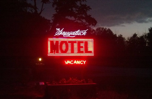 Saugatuck Resort | Named 1 of 17 Most Retro Motels in America epitomizing old school ambiance!