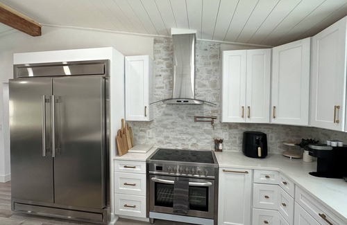 Port Orange House | Nana’s Beach Blessing - Steps to the beach! We give last minute discounts!