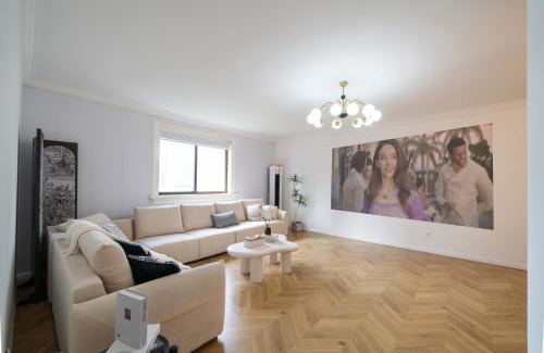 Downtown Shanghai House | Nanjing West Road elevator two-bedroom, three-bed apartment close to the subway
