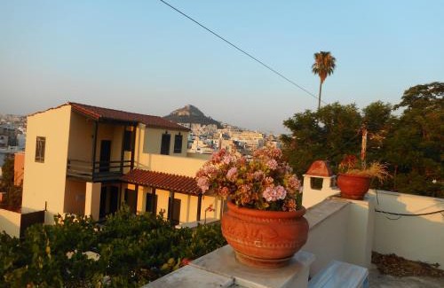 Plaka Villa | Nanny's Guest House in Plaka