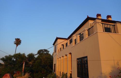 Plaka Villa | Nanny's Guest House in Plaka