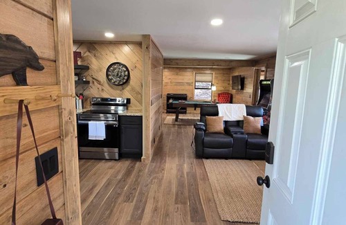 Franklin Cabin | Nantahala Nookie Nook: A playful retreat w/stunning long-range mt sunset views