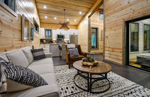 Pickens Cabin | Napa Valley Retreat in Hochatown/Broken Bow,OK