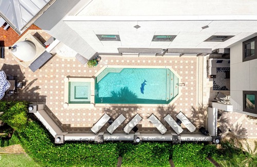 Naples Park Ski Chalet | Naples Amore - Heated Pool/Spa, Pizza Oven, Playground, EV Charger, Grill, 5BR