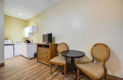 Naples Apartment | Naples Escape w/Community Pool & Marina View!
